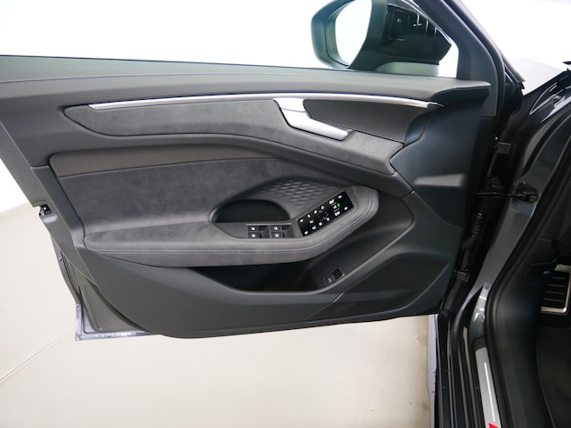 Audi A6 Avant Quattro S-Tronic