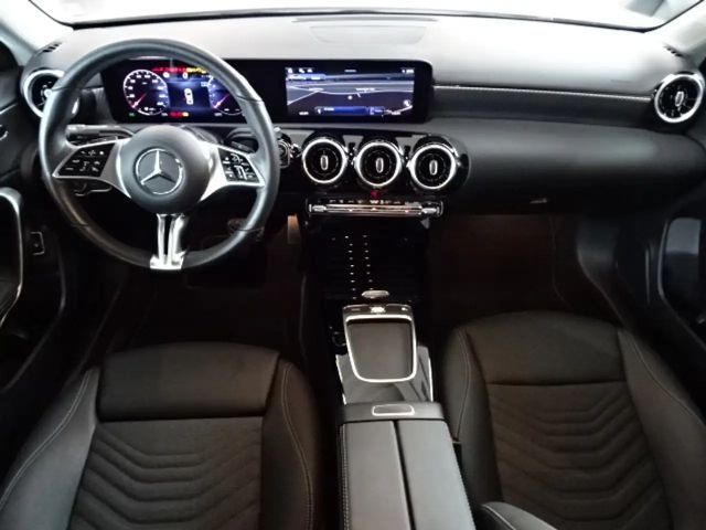 Mercedes-Benz A 200 Progressive