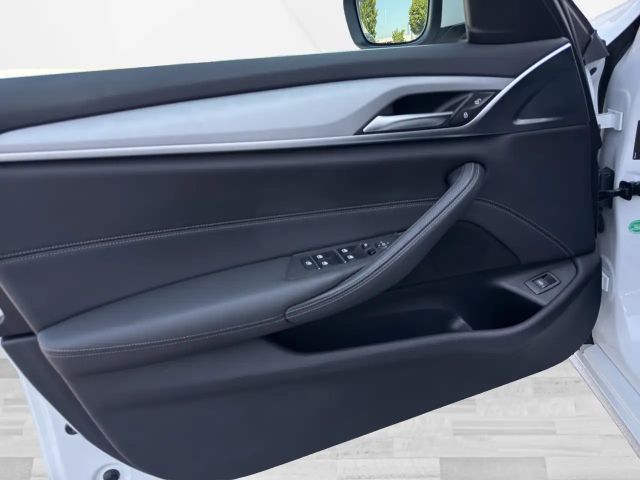 BMW 520 *** ALLRAD *** NP 74.000 *** STANDHEIZUNG *** -50%