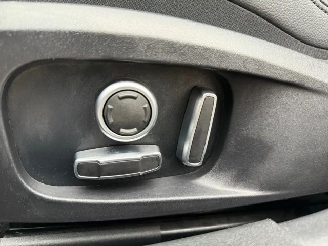 Jaguar XE AWD D200 SE