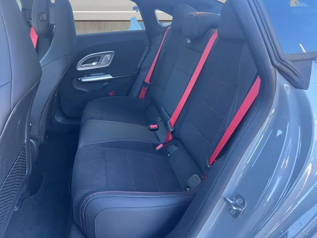 Mercedes-Benz CLA 350 4MATIC