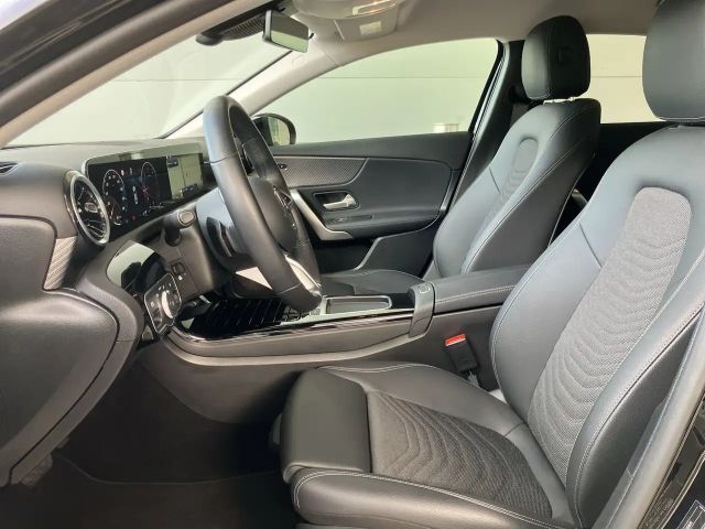 Mercedes-Benz A 180 A 180 d