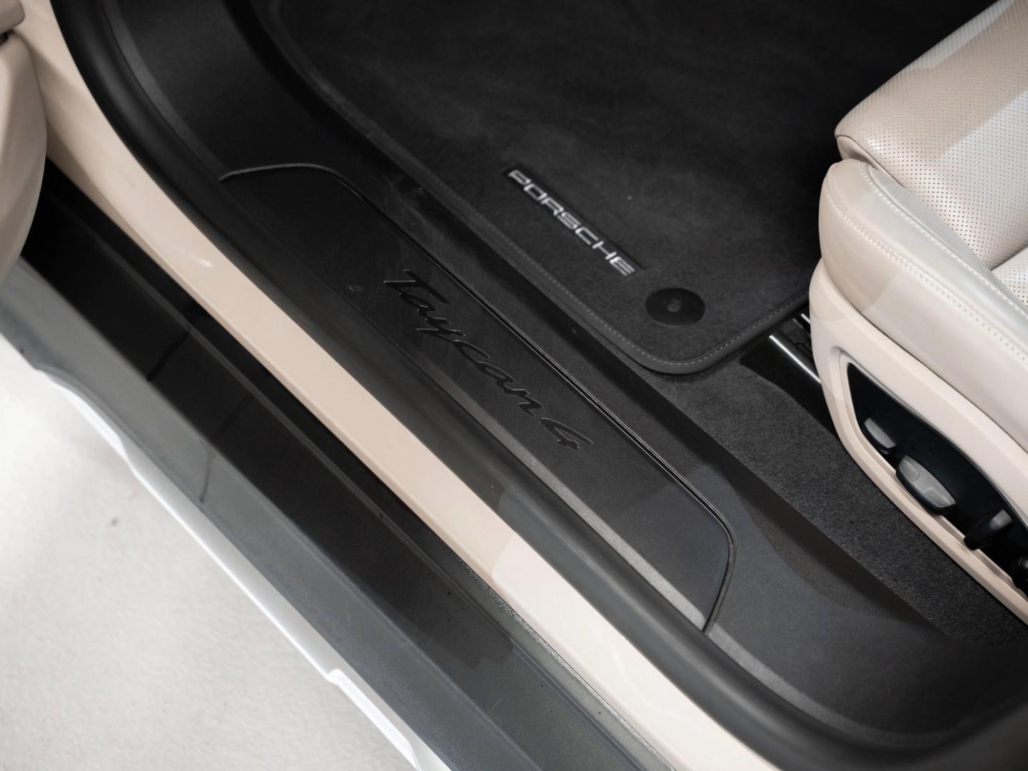 Porsche Taycan 4 Cross Turismo