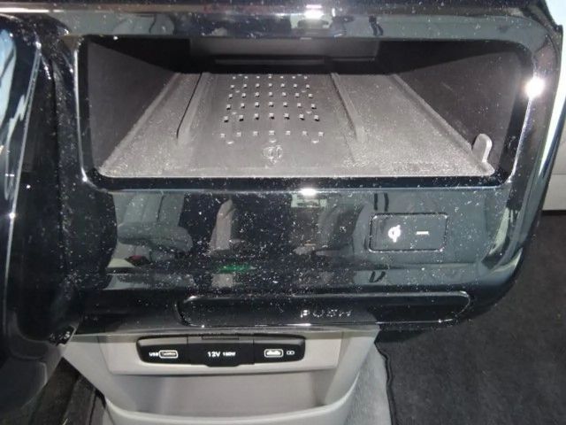 Hyundai Staria Signature