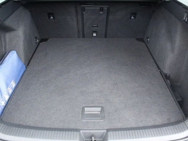 Volkswagen Golf Life Variant