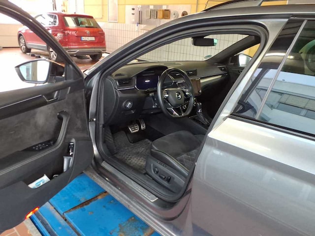 Skoda Superb 2.0 TDI Combi Sportline