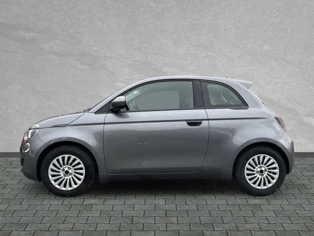 Fiat 500e Action