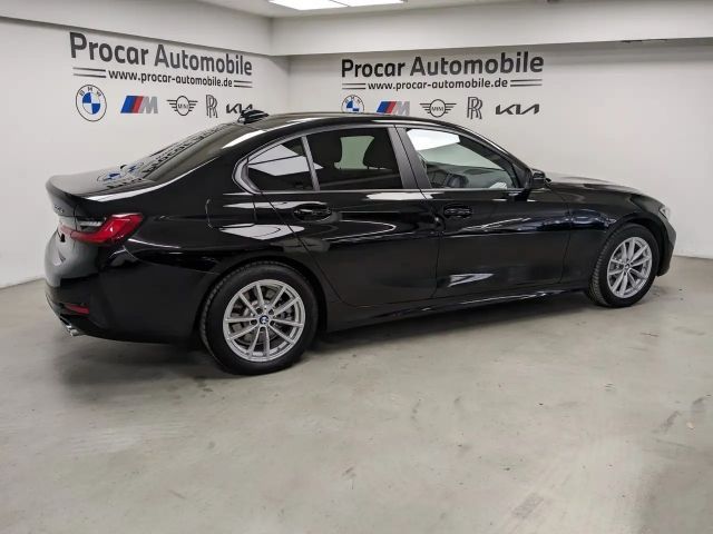 BMW 330 330e Sedan