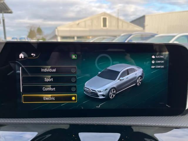 Mercedes-Benz A 250 A 250 e AMG Line