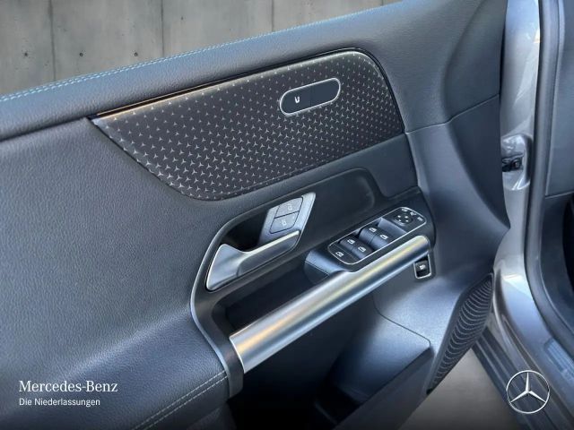 Mercedes-Benz B 180 Progressive Sedan