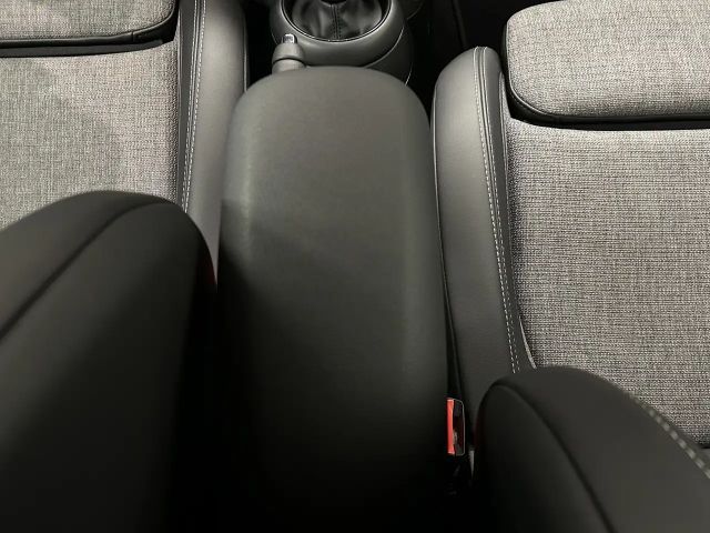 MINI Cooper S Cabrio Cooper S Cabrio Classic Trim Drivingass. Parkass.