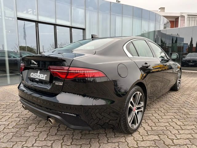 Jaguar XE P250 S