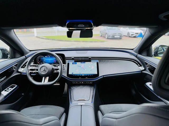 Mercedes-Benz E 200 AMG Line Sedan