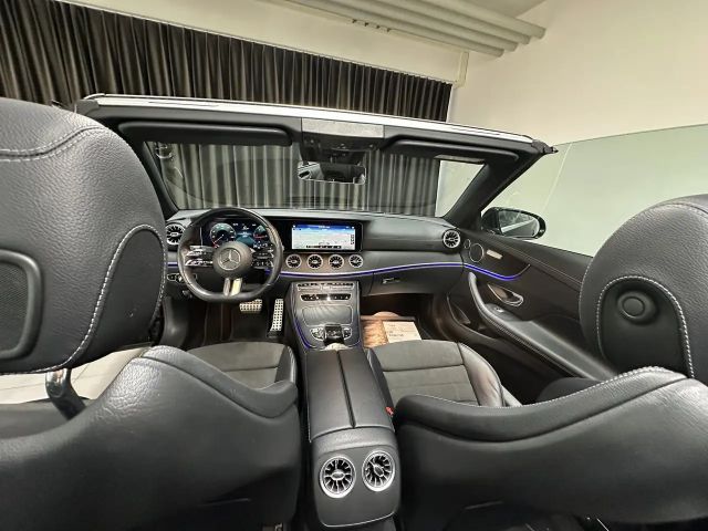 Mercedes-Benz E 220 AMG Line Cabriolet E 220 d