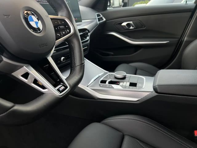 BMW 320 320i M-Sport Sedan