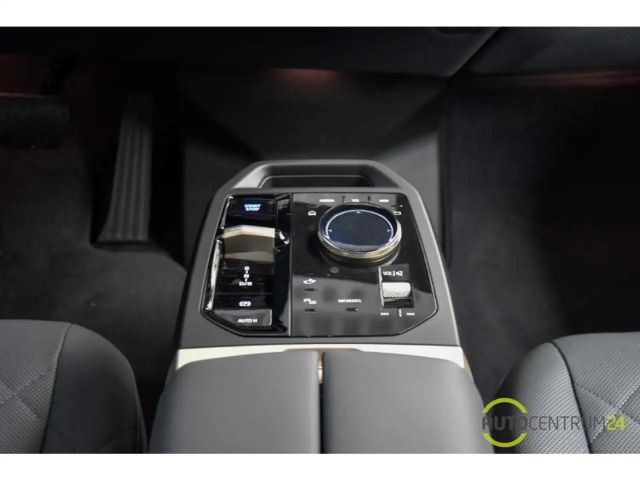 BMW iX 40 SkyLounge Massage HK HUD Soft Laser 360
