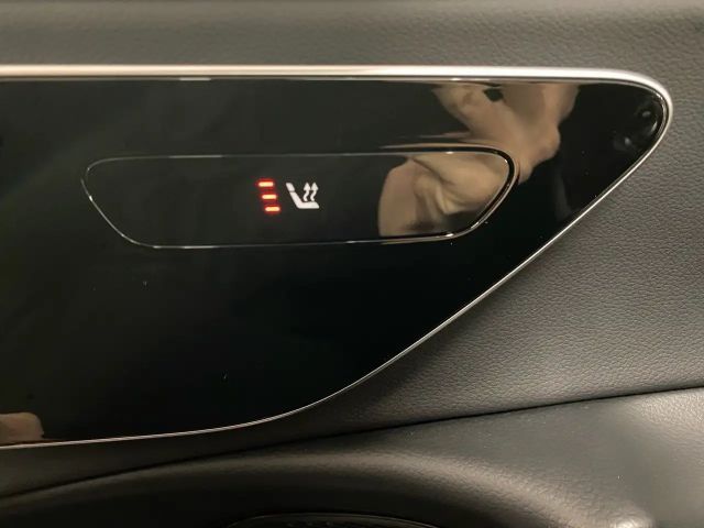 Mercedes-Benz E 200 Sedan