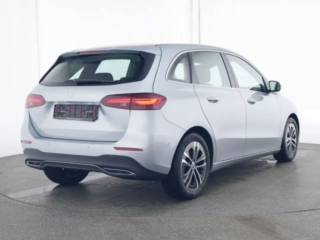 Mercedes-Benz B 180 Sedan