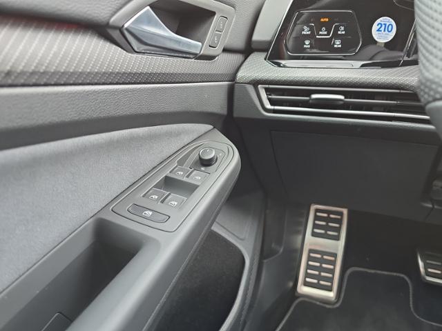 Volkswagen Golf 1.5 eTSI Golf VIII R-Line Variant