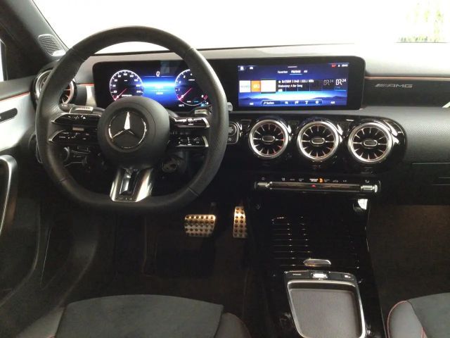 Mercedes-Benz A 35 AMG 4MATIC AMG Line