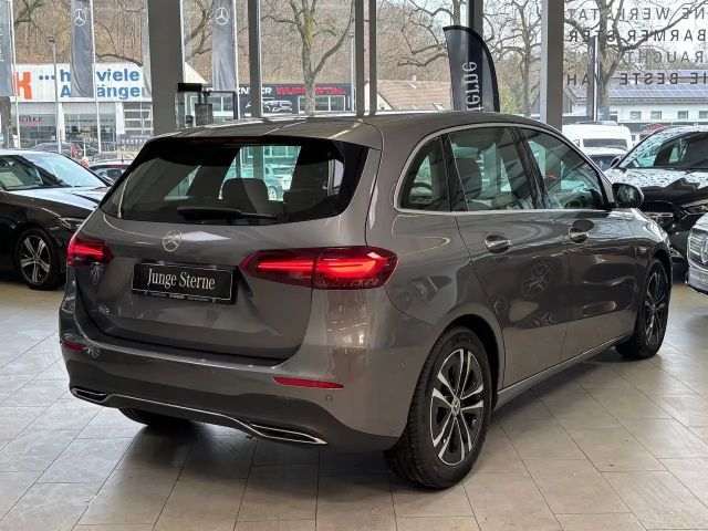 Mercedes-Benz B 200 Progressive Sedan