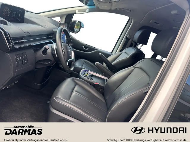 Hyundai Staria Signature