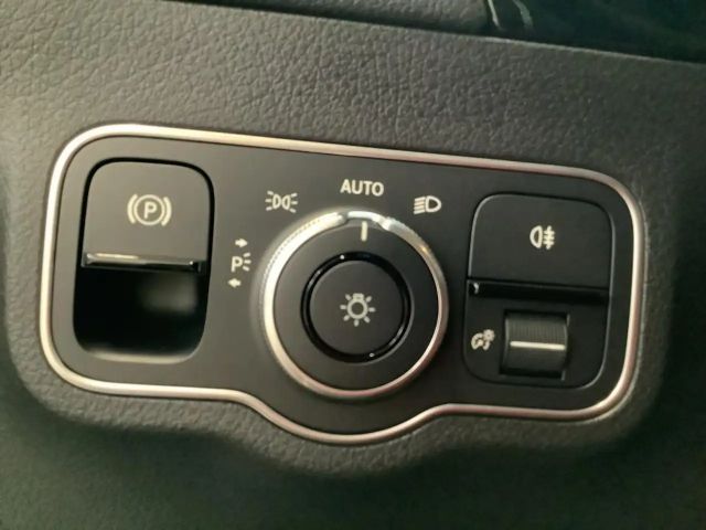 Mercedes-Benz GLA 200 ADVANCED-PLUS+NIGHT+18"+360°+AHK+LED-HIG