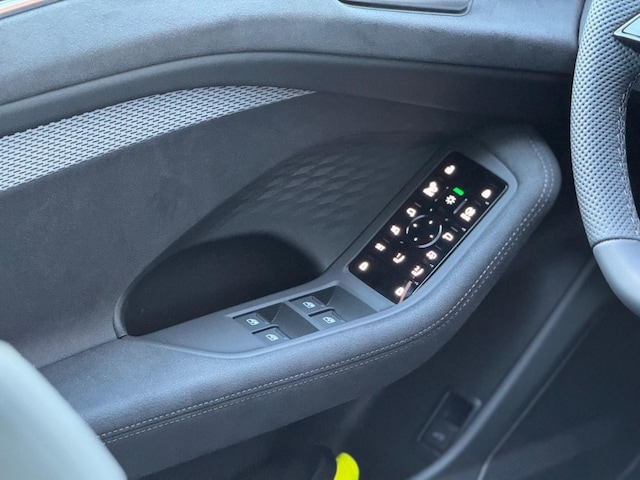 Audi A6 Avant Quattro S-Tronic