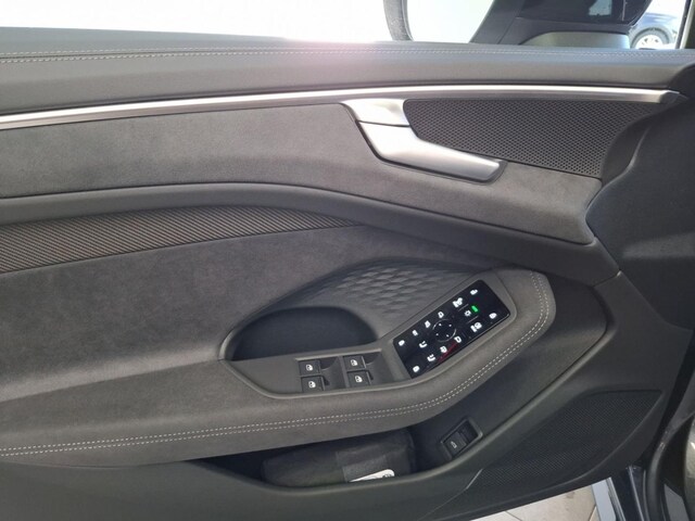 Audi A6 Avant Quattro S-Tronic