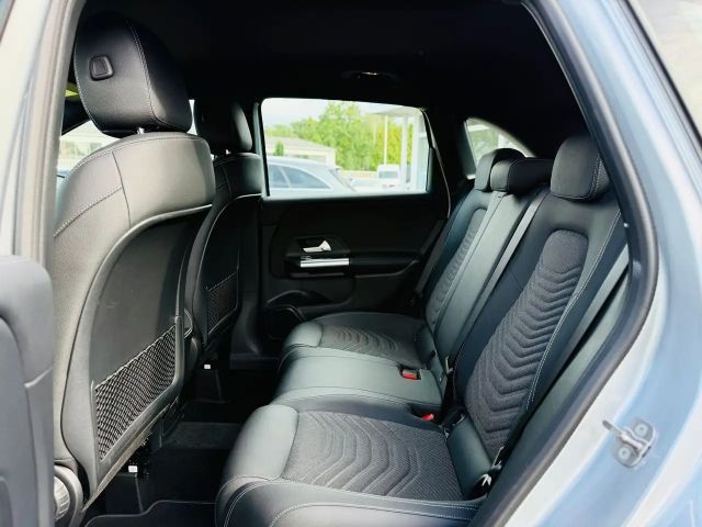 Mercedes-Benz B 180 B 180 d Progressive Sedan