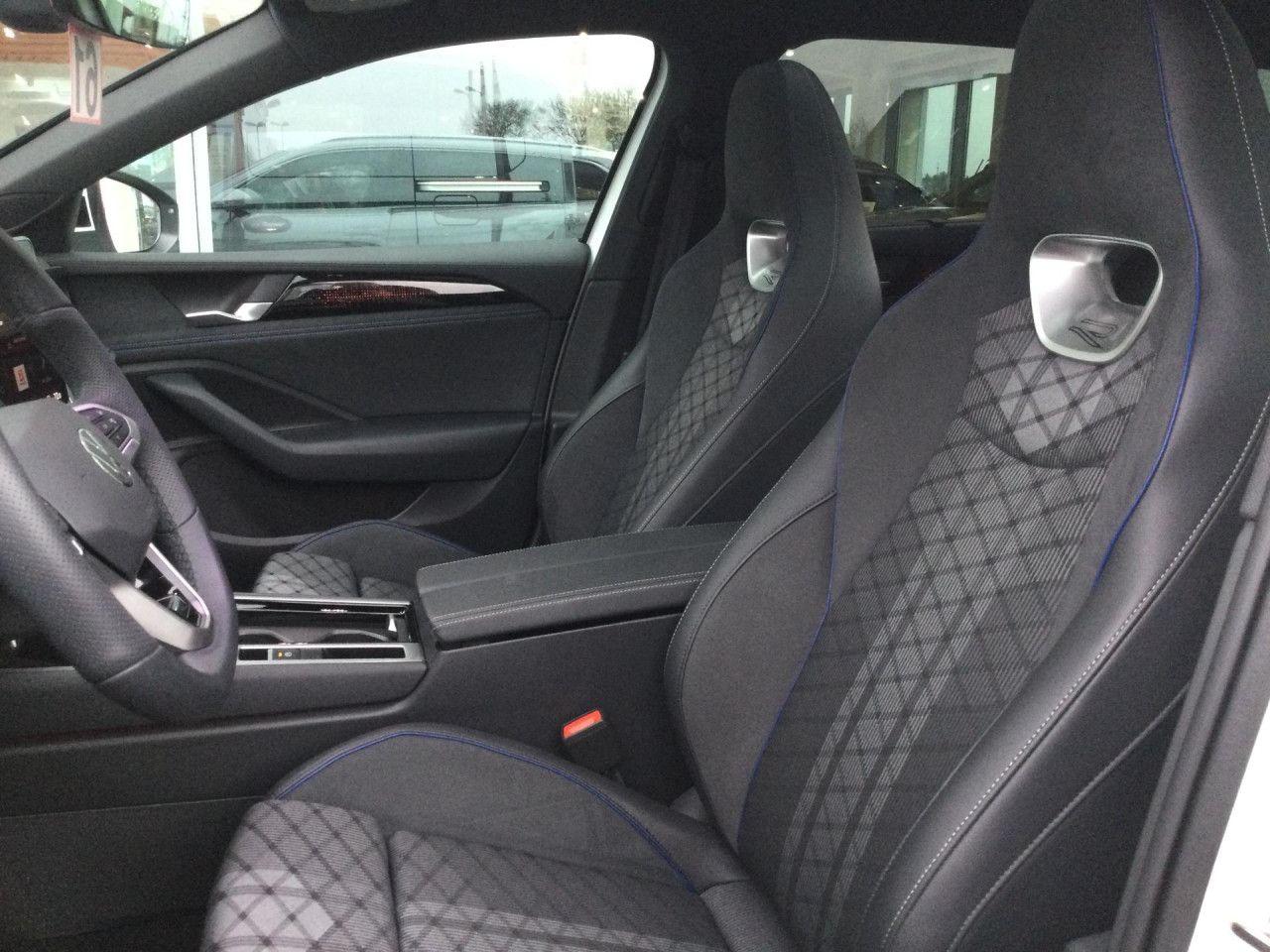 Volkswagen Passat 1.5 eTSI DSG R-Line Variant