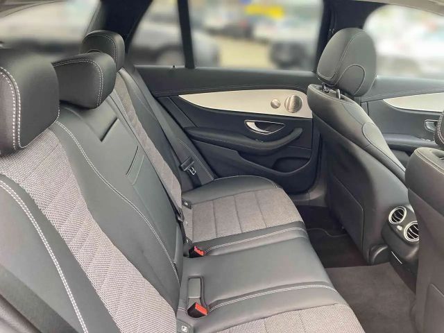 Mercedes-Benz E 220 AVANTGARDE E 220 d Estate