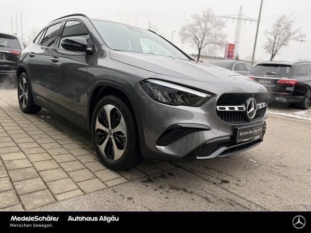 Mercedes-Benz GLA 200 GLA 200 Night AHK Distro Keyless Led 360° Ambi