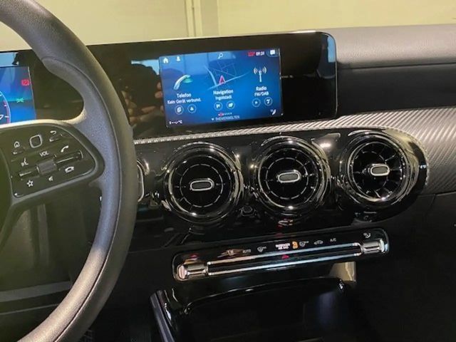 Mercedes-Benz A 200 7G-DCT/DAB/MBUX/Navi Plus/SHZ/Parktr/Tempo
