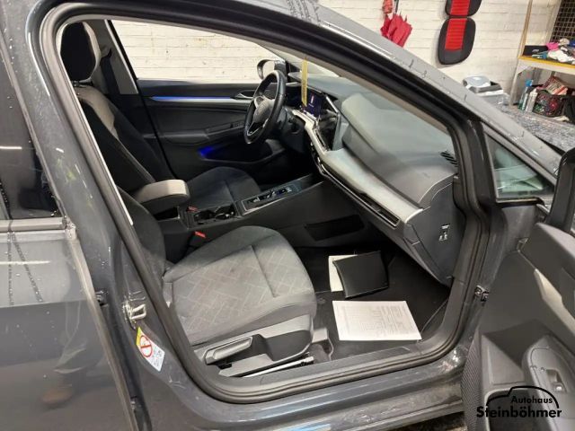 Volkswagen Golf 1.5 eTSI DSG Life Variant