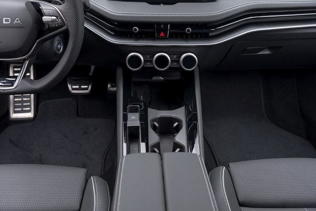 Skoda Superb 2.0 TDI Combi Sportline