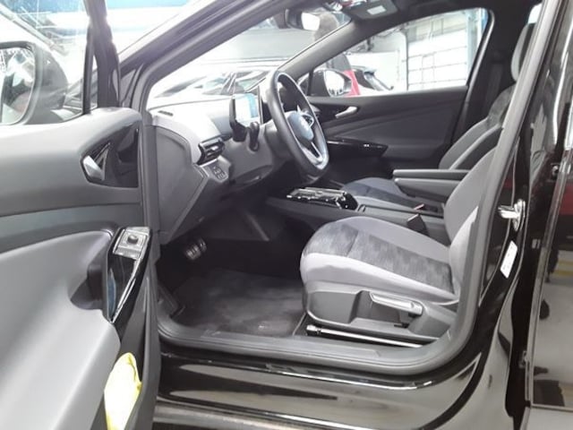 Volkswagen ID.4 170PS WÄRMEPUMPE.5J-G.AHK.NAVI.2xPDC.LED.APP-C.LKRD-HZG.SHZ