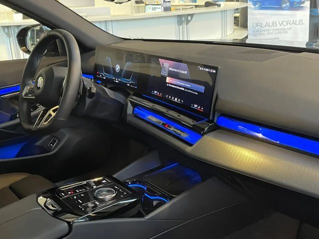 BMW 520 520i M-Sport Sedan