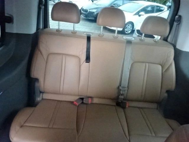 Hyundai Staria Signature