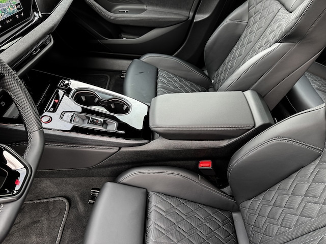 Audi A6 Avant Quattro S-Tronic