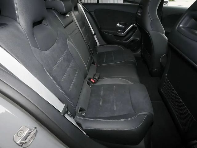 Mercedes-Benz A 180 AMG Line