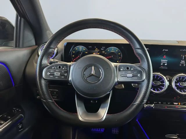 Mercedes-Benz GLA 200 AMG Line