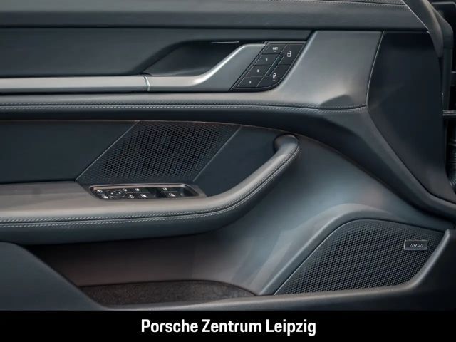 Porsche Taycan Black Edition Sport Turismo