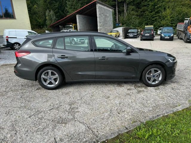 Ford Focus Cool & Connect Wagon