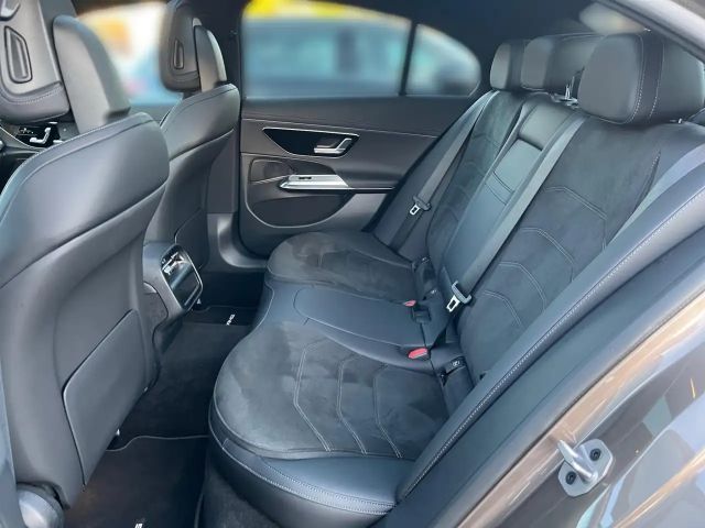 Mercedes-Benz E 200 AMG Line Sedan