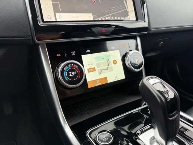 Jaguar XE AWD D200 SE