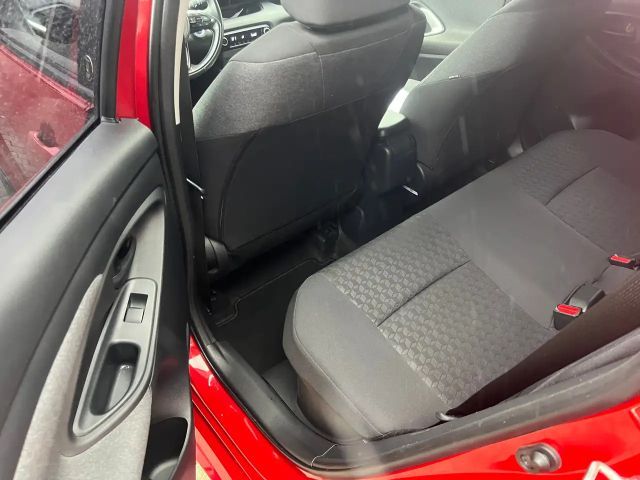 Toyota Yaris Hatchback Hybride Team D