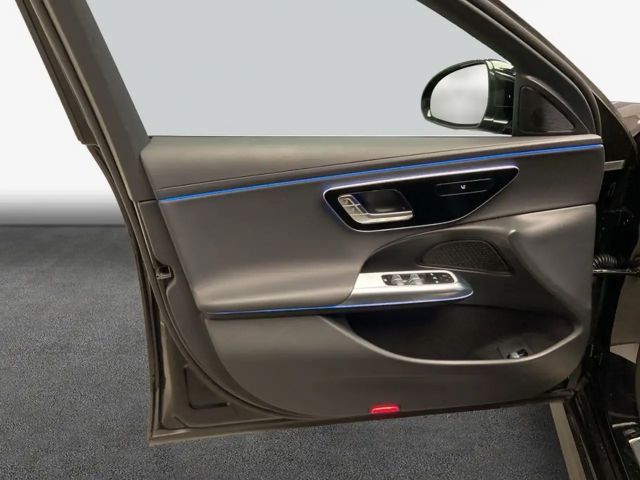 Mercedes-Benz E 200 Sedan