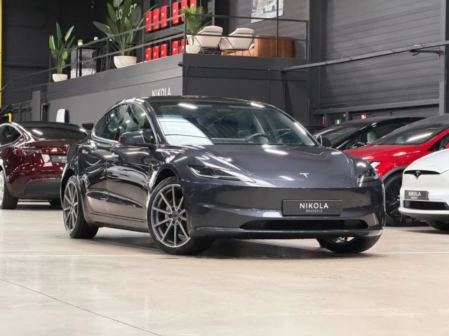 Tesla Model 3 AWD Long Range