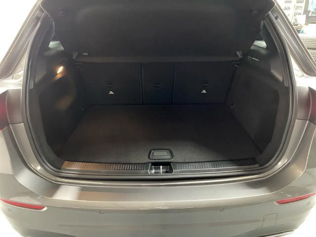 Mercedes-Benz B 180 AMG Line Sedan